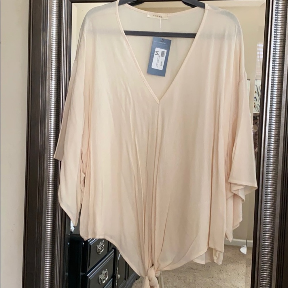 Front Tie Quarter Sleeve VNeck Top